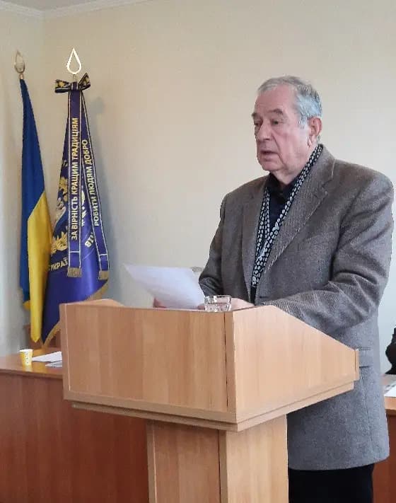 Зображення, що містить одежа, особа, Обличчя людини, стіна

Вміст на основі ШІ може бути неправильним.
